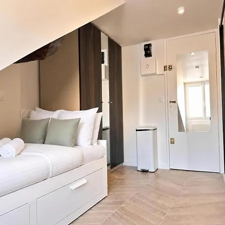 Le Marais Near Place Des Vosges パリ